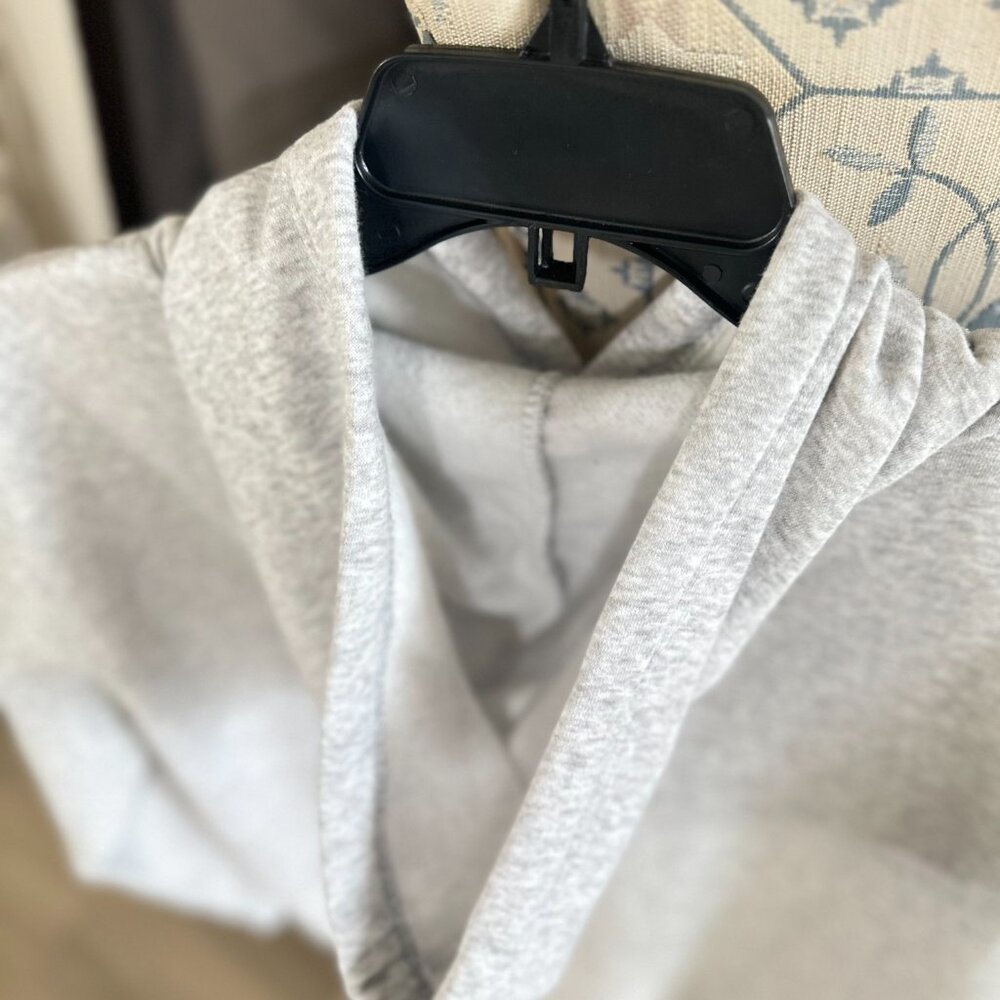 CUTE Minnie Mouse Grey Hooded SweatShirt, TRENDY, STYLISH, Girls/Young Adult! - Picture 6 of 6